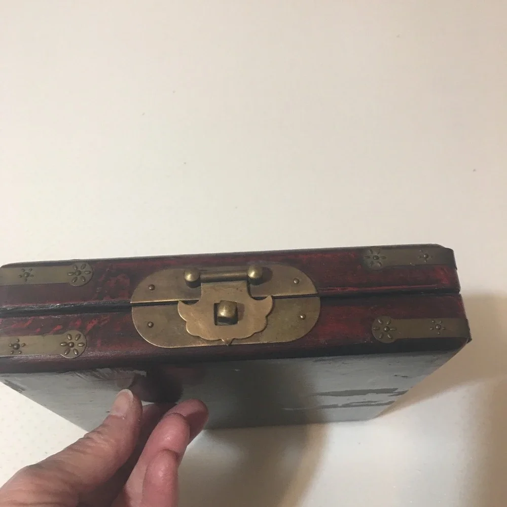 Chinese Compass Feng Shui Box Brass‎ Metal Clasp and Accents Read Description